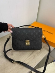 Сумка женская Pochette Louis Vuitton Артикул LUX-82508. Вид 1