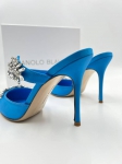 Атласные мюли Lurum с украшением в виде кристаллов Manolo Blahnik Артикул LUX-82531. Вид 3