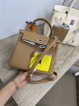 Сумка женская  Kelly, 25, GHW swift leather Hermes Артикул LUX-82599. Вид 9