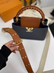 Сумка женская Capucines Louis Vuitton Артикул LUX-83566. Вид 4