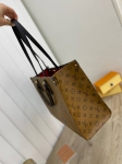 Сумка женская  ONTHEGO 34 см  Louis Vuitton Артикул LUX-83780. Вид 2