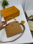  Сумка женская CAPUCINES 31 см Louis Vuitton Артикул LUX-83886. Вид 1