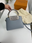 Сумка женская Capucines  Louis Vuitton Артикул LUX-84035. Вид 3