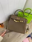 Сумка женская Kelly, 28, Togo, GHW Etoupe color Hermes Артикул LUX-84784. Вид 1