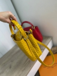 Сумка женская Capucines 27 см Louis Vuitton Артикул LUX-85425. Вид 2