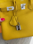 Сумка женская  Birkin, 25 PHW, Jaune Ambre color Hermes Артикул LUX-85680. Вид 7