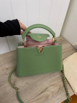 Сумка женская Capucines 27 см Louis Vuitton Артикул LUX-86099. Вид 3