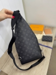 Сумка-слинг Louis Vuitton Артикул LUX-91799. Вид 5