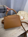 Сумка женская Capucines Louis Vuitton Артикул LUX-107216. Вид 3