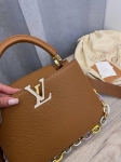 Сумка женская Capucines Louis Vuitton Артикул LUX-107216. Вид 4