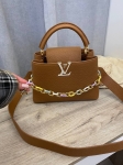 Сумка женская Capucines Louis Vuitton Артикул LUX-107216. Вид 5