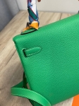 Сумка женская  Kelly, 25, PHW Togo leather Hermes Артикул LUX-110093. Вид 4