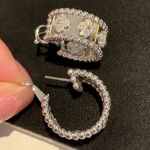 Серьги-кольца Van Cleef Артикул LUX-118980. Вид 3