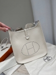 Сумка женская  Evelyne 29 cm Clemence leather Hermes Артикул LUX-120965. Вид 2