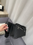 Сумка-слинг Loewe Артикул LUX-121083. Вид 3