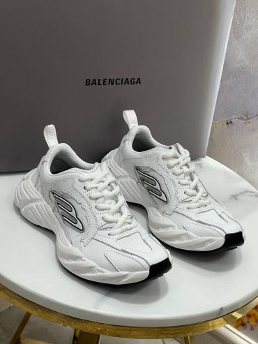 Кроссовки