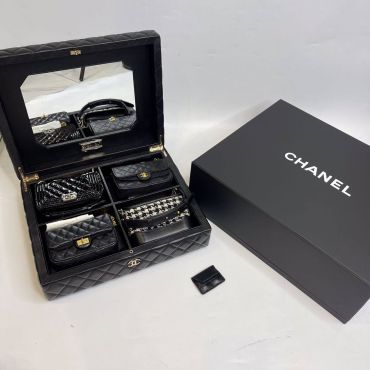 Набор мини-сумочек в чемодане Chanel LUX-71294