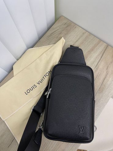 Сумка-слинг Louis Vuitton LUX-78256