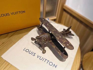 Статуэтка «Самолёт» Louis Vuitton LUX-82017