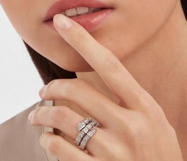 Золотое кольцо с бриллиантами  Serpenti