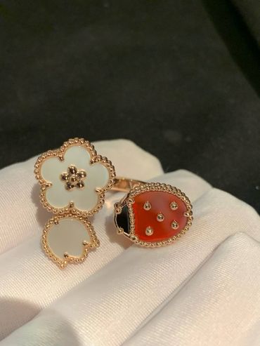 Кольцо Lucky Spring Between the Finger™